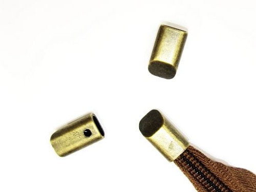 Końcówka taśmy zamkowej starzona