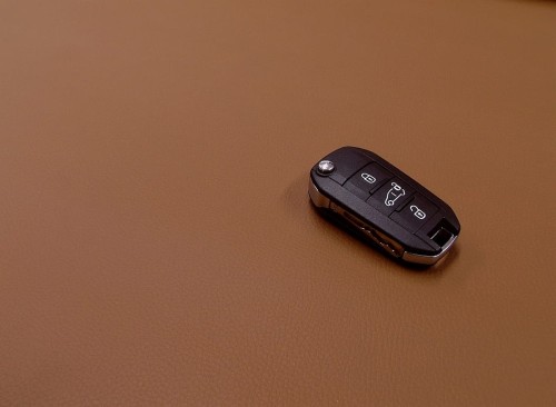 Skaj samochodowy brązowy 8/8